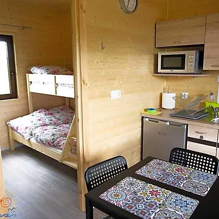 Balti Letniskowe Lodge *
